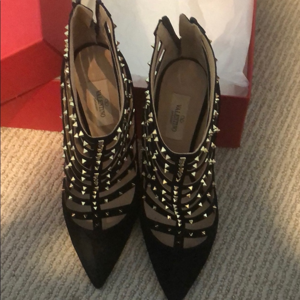 Heels - Picture 4 of 10